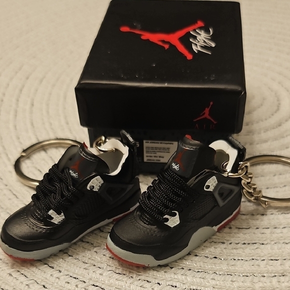 Jordan 5 Pair Of Keychains With Their Own Box - Picture 1 of 4